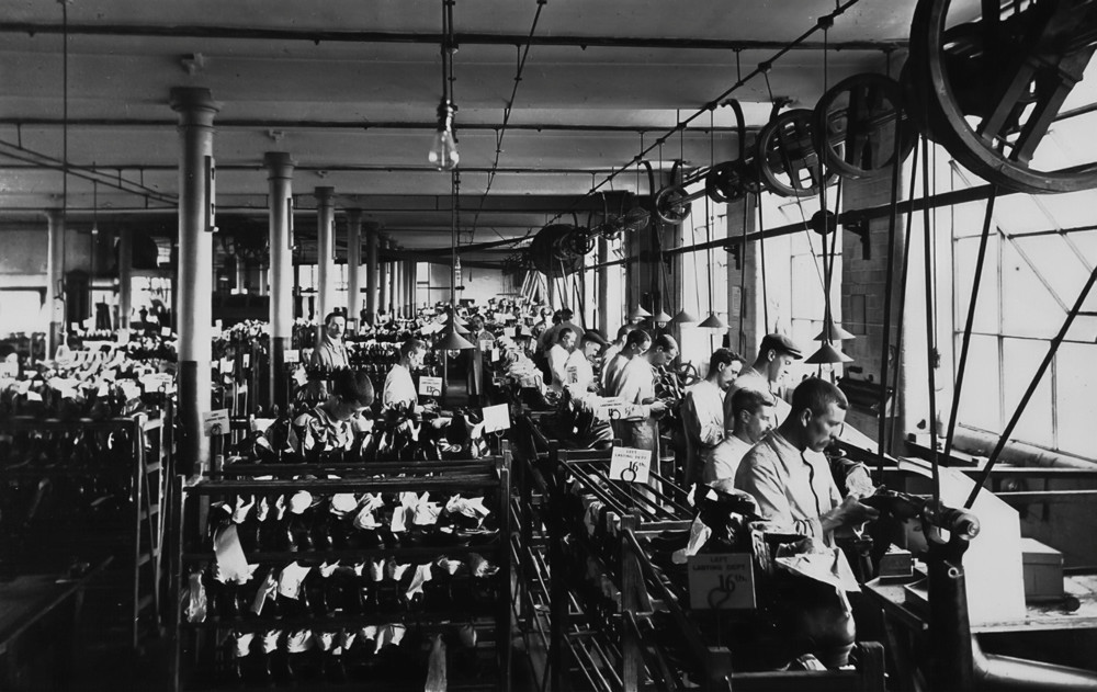Staff working in a workshop at Portland Shoe factory. Staff working at sewing machines in Portland Shoe Factory. Image courtesy of the Record Office of Leicester Leicestershire and Rutland