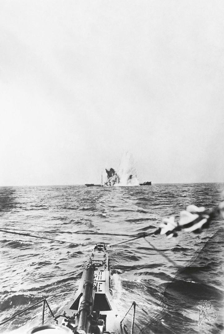 A German submarine attack on a British navy vessel (Courtesy of the Imperial War Museum).