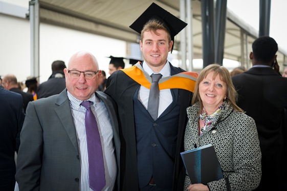 DMU-grads-tues-am-251