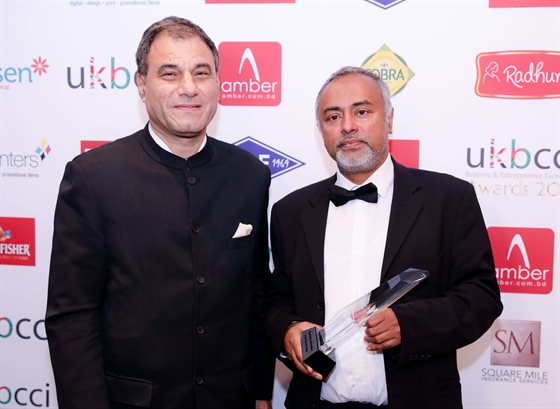Professor Parvez Haris (R) winner of Business Innovation Award with Lord Karan Bilimoria