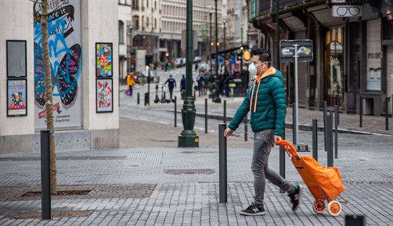 man-wearing-face-mask-3966920