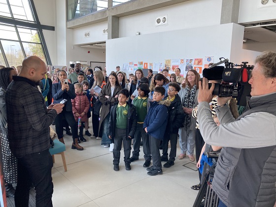 SL30  - Gallery crowd