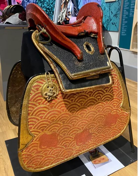 Samurai saddle