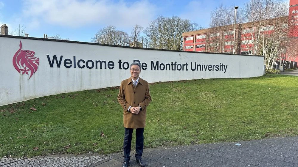 Professor Huo Chunhui, Vice President of Liaoning University, on the DMU campus