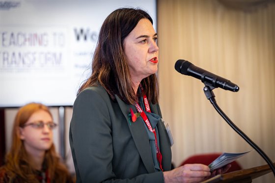 DMPE0005-Teaching-to-Transform-0473