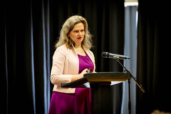 Elizabeth Anderson DPA