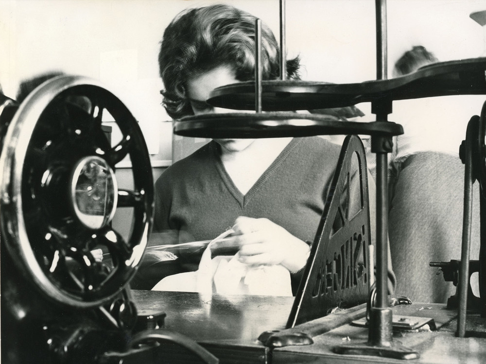 Student making a bra on a Singer sewing machine, 1960s. ©DMU Special Collections and Archive.