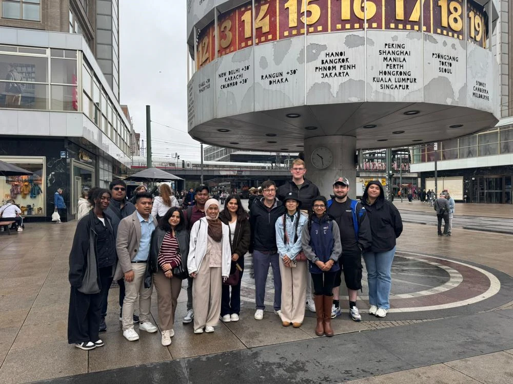 DMU Students with Carsten Otto by the World Clock in Berlin