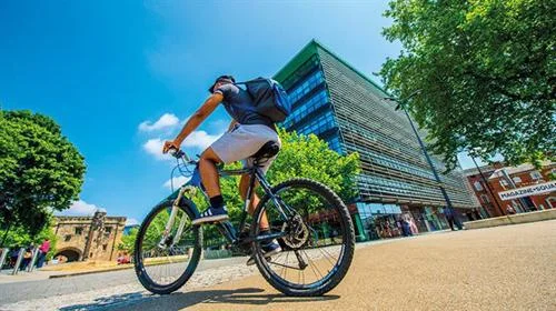 DMU's promotional campaign to meet key targets for sustainable commuting
