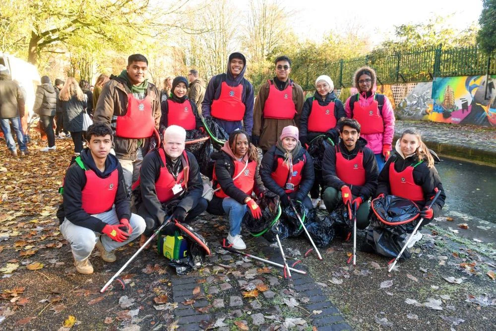 DMU student and alumni volunteers on the Big River Clean-up in Leicester
