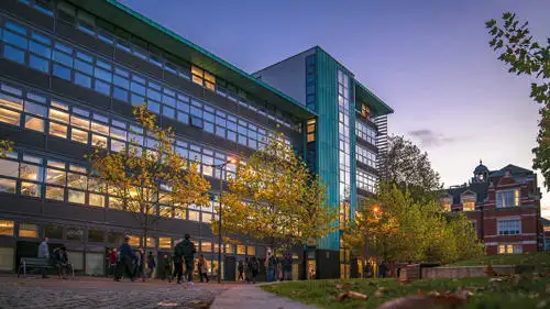 De Montfort University’s purpose-built Hugh Aston building by night