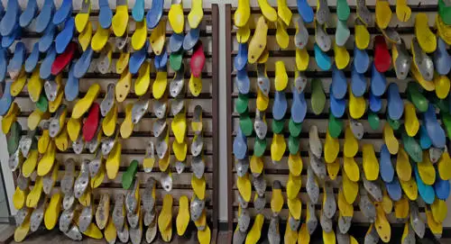 Wall of shoe lasts