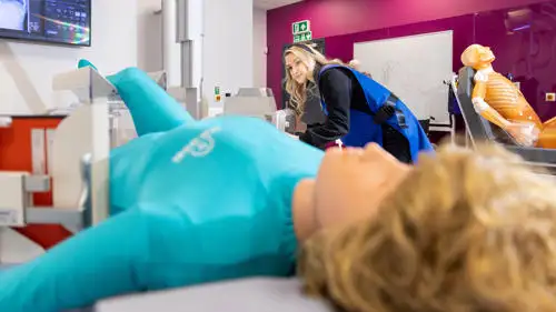 Student in radiography suite