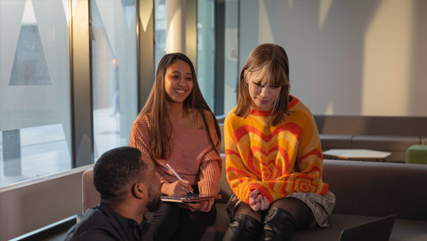 mfm-students-studying-600x338-img